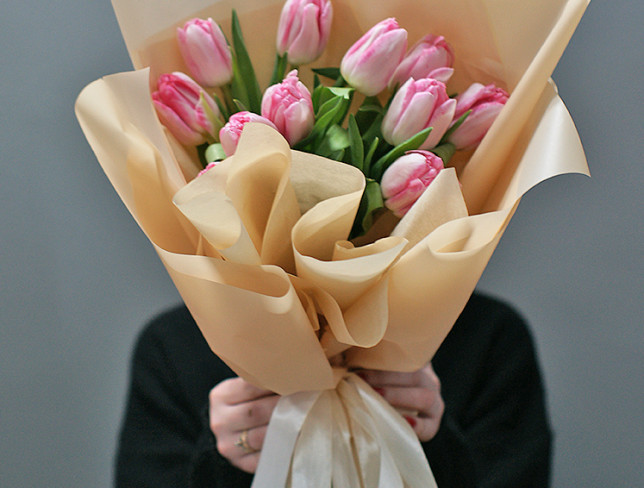 Букет из 11 пионовидных розовых тюльпанов Фото